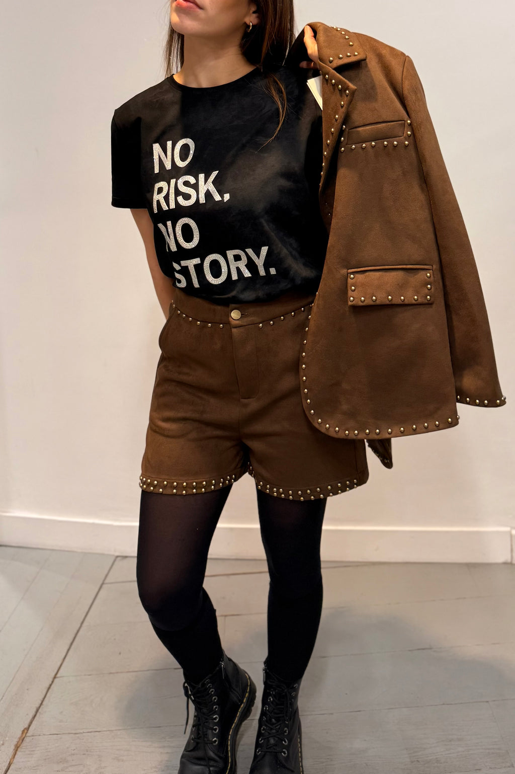 Short en suédine clouté