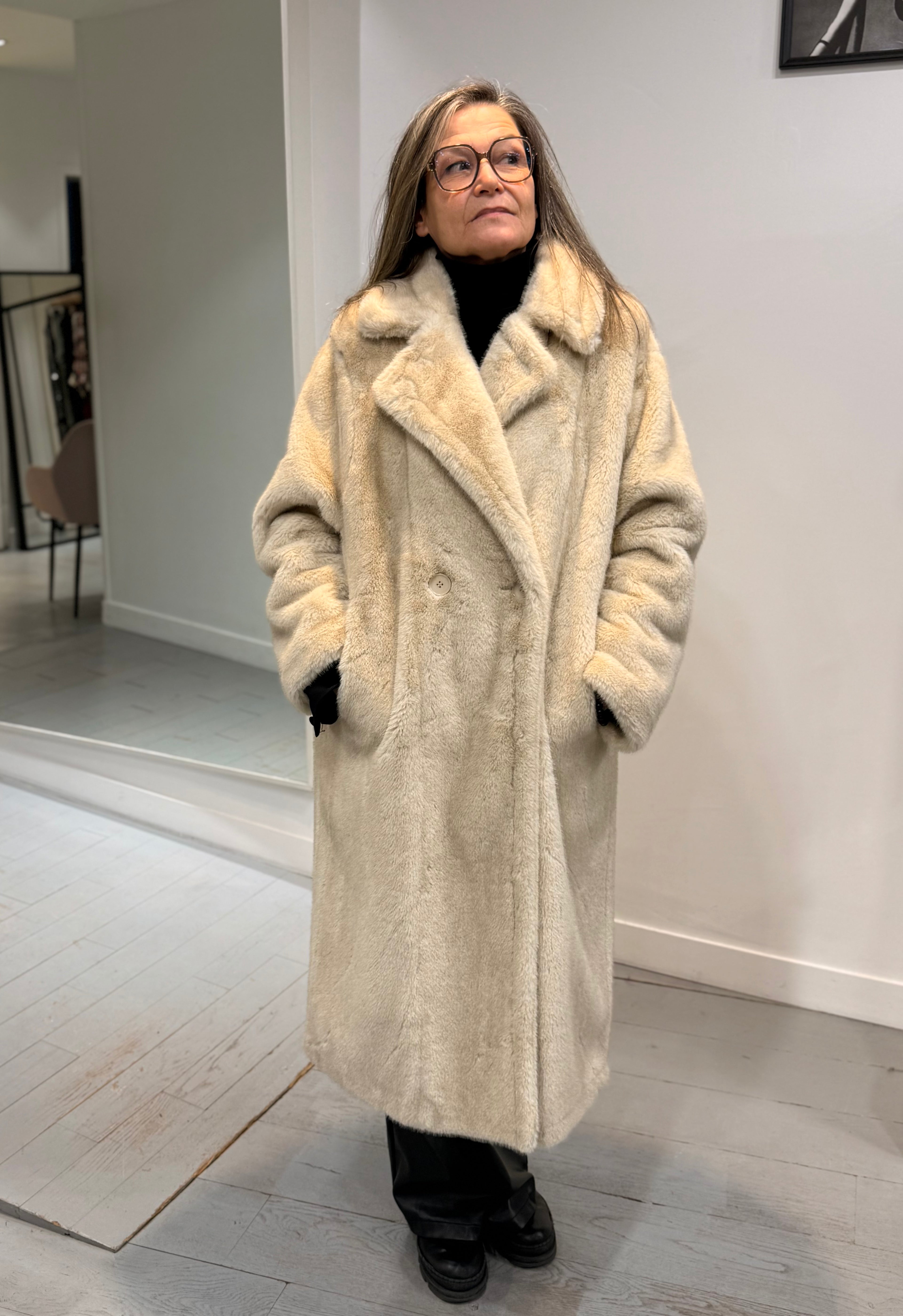 Manteau en fausse fourrure