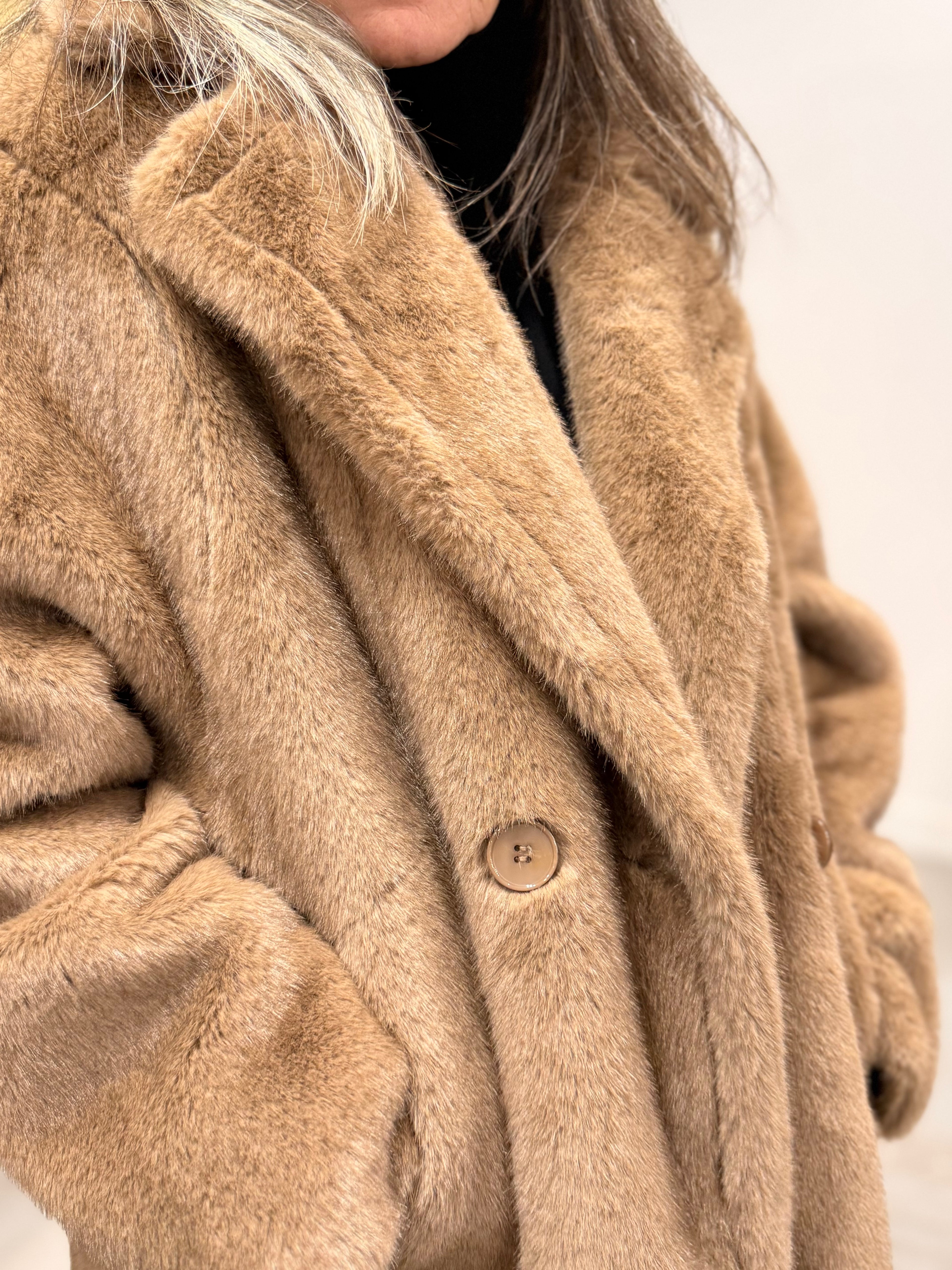 Manteau en fausse fourrure